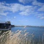 Hausboot Kajuete Am Nixensteg Am Wangermeer Mit Hund Botel Schillig