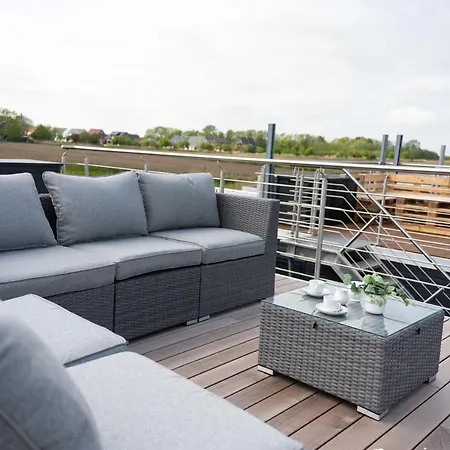 Hausboot Kajuete Am Nixensteg Am Wangermeer Mit Hund