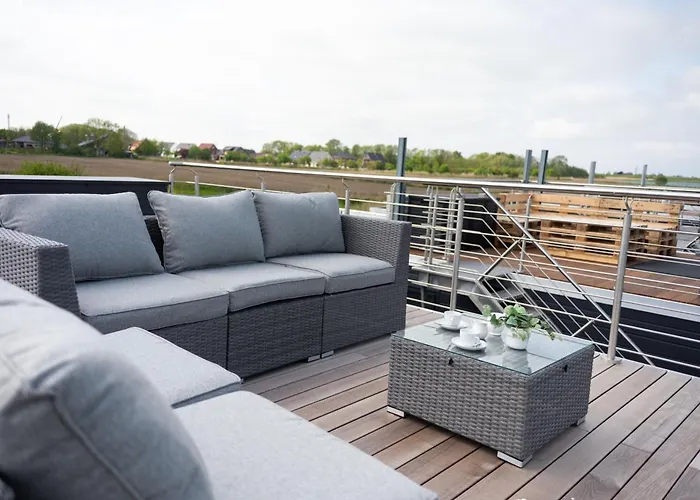 Hausboot Kajuete Am Nixensteg Am Wangermeer Mit Hund