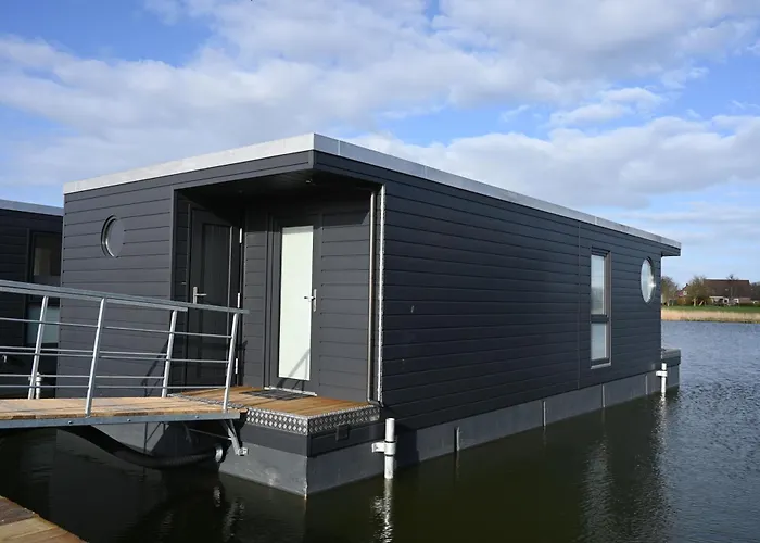 Botel Hausboot Kajuete Am Nixensteg Am Wangermeer Mit Hund